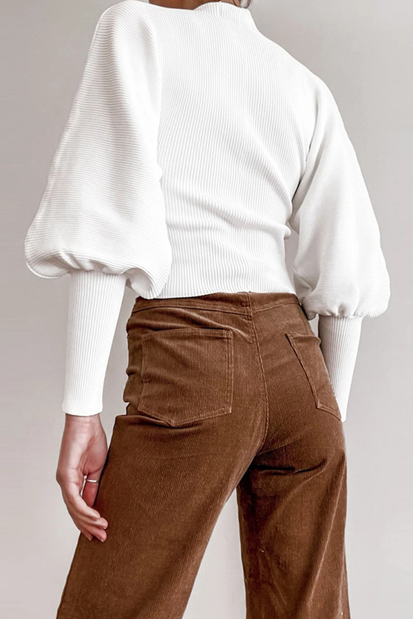 Stilla | Lækker sweater med rullekrave i ensfarvet patchwork