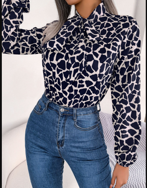 Stilla | Sæsonbestemt Bluse Med Geometrisk Print, Lanternesleeves Og Udskåret Udskæring Online