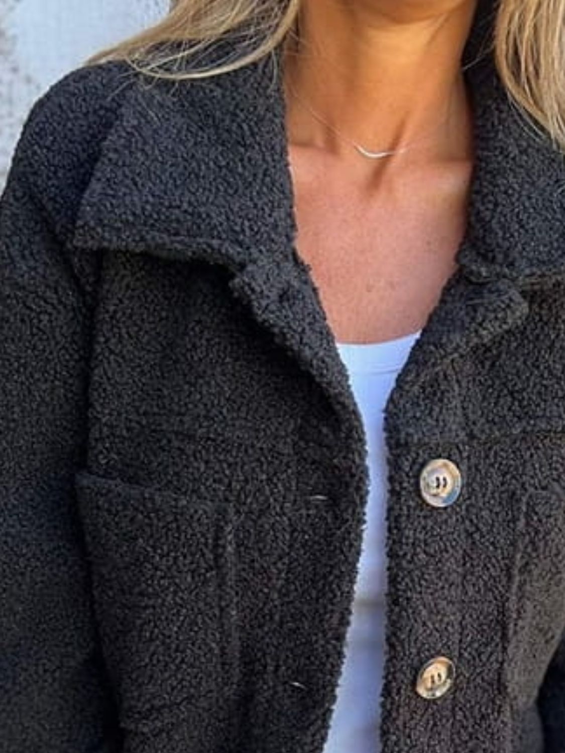 Stilla | Størrelse Fuzzy Button Up Drop Shoulder Jakke