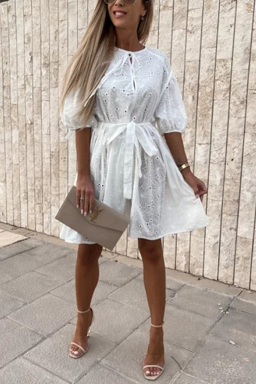 Stilla | Eyes on You Eyelet Hollow Mini Kjole Rabat