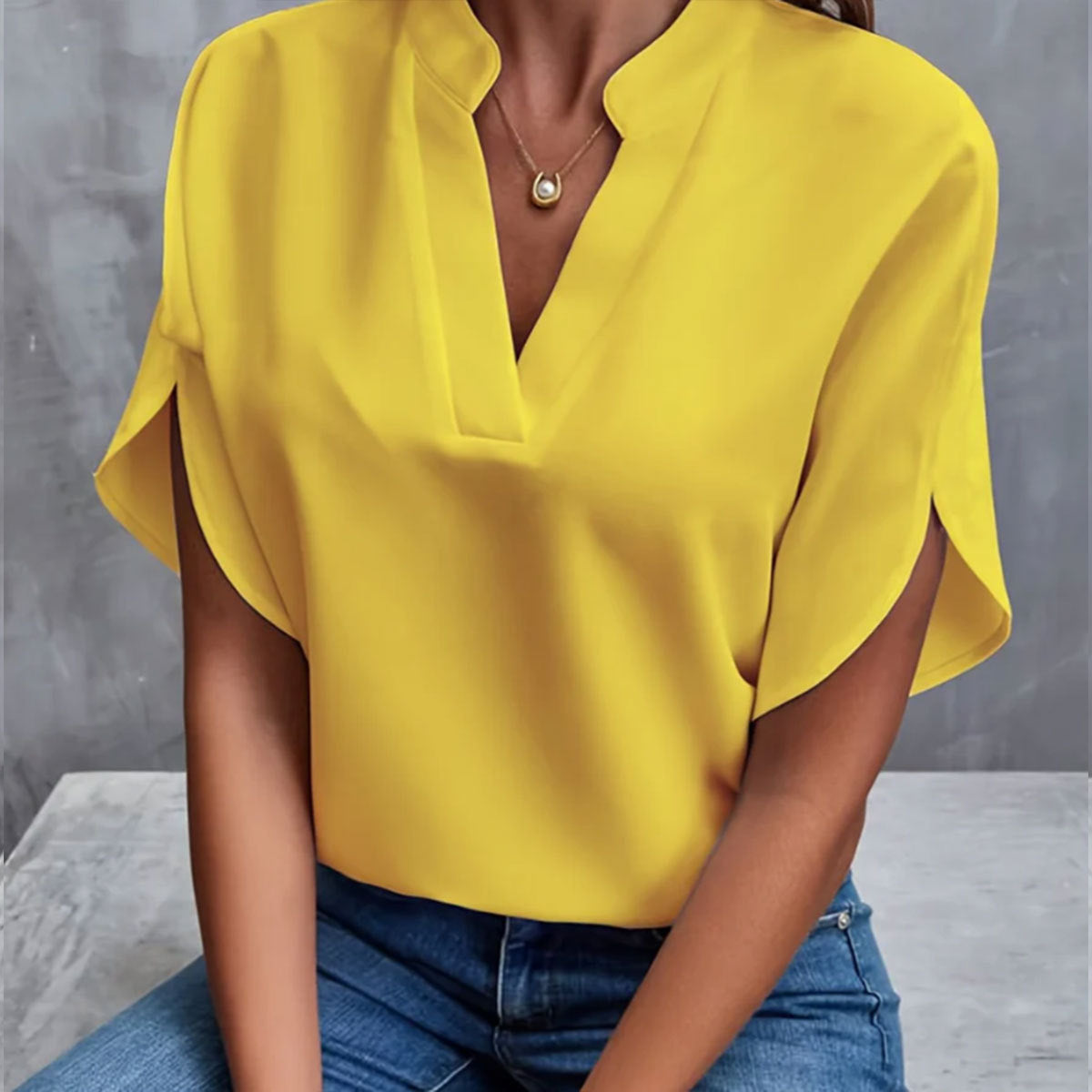Stilla | Elegant V|hals Kort|ærmet Chiffon Bluse