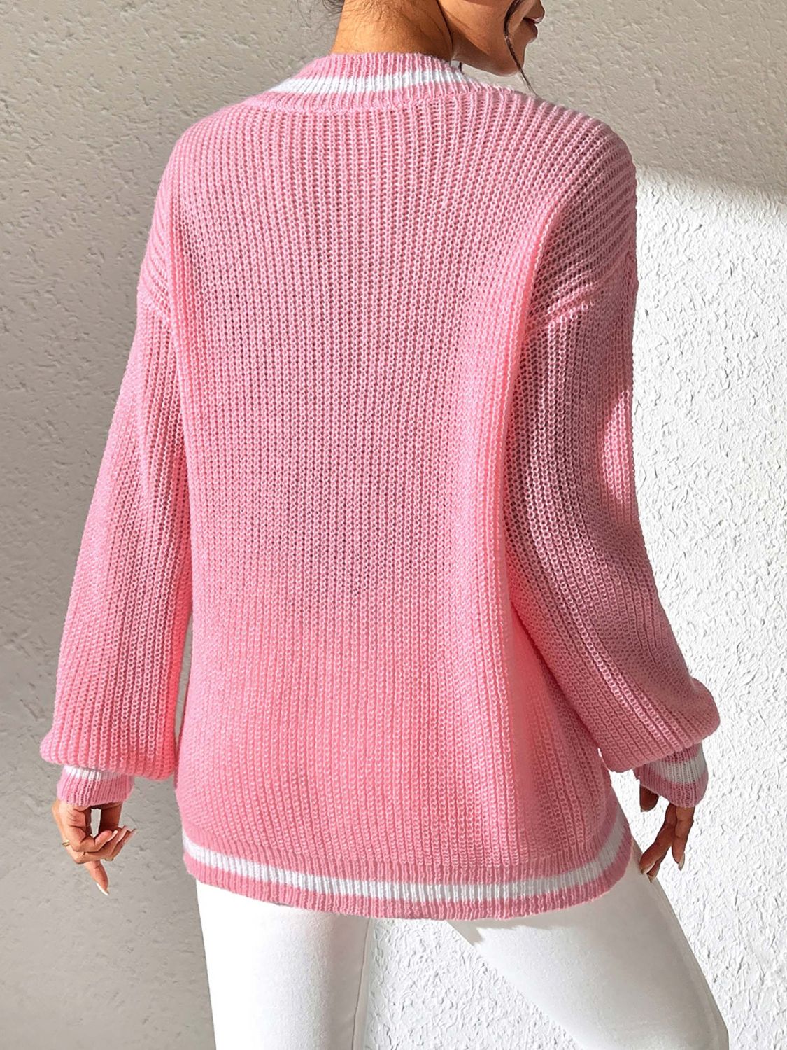 Stilla | Pullover med lange ærmer og kontrasterende søm og V-udskæring