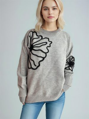 Stilla | Langærmet skjorte med rund, blomstret uddybning