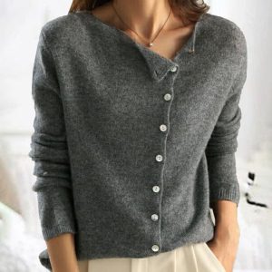 Stilla | Elegant strikjakke med knapper