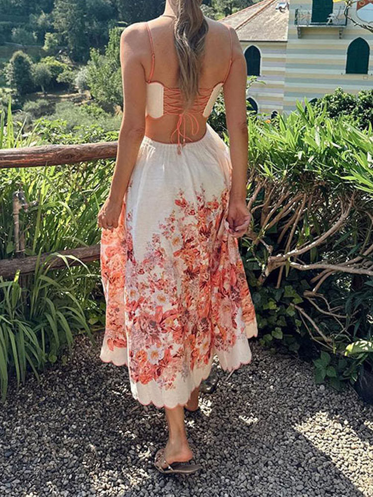 Stilla | Elegant Blomsterkjole Med Udsnit Bagpå