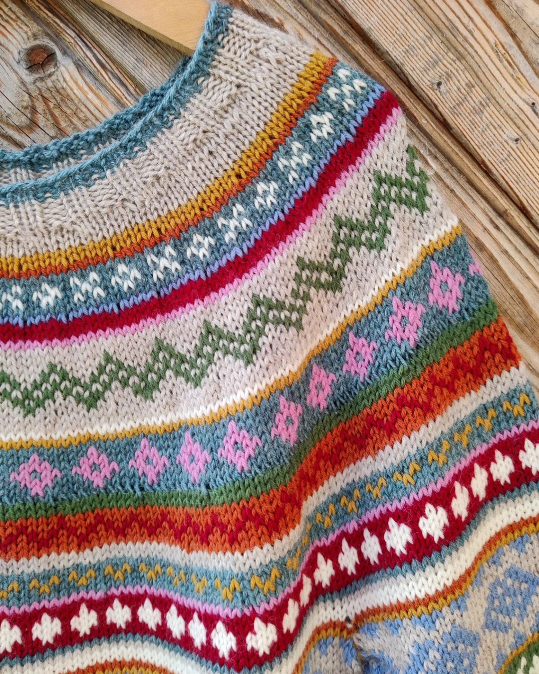 Stilla | Behagelig og trendy sweatervirksomhed i kontrasterende farver