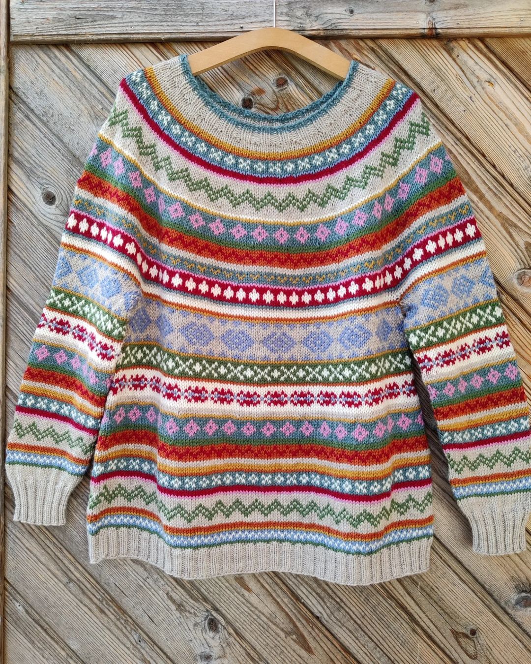 Stilla | Behagelig og trendy sweatervirksomhed i kontrasterende farver