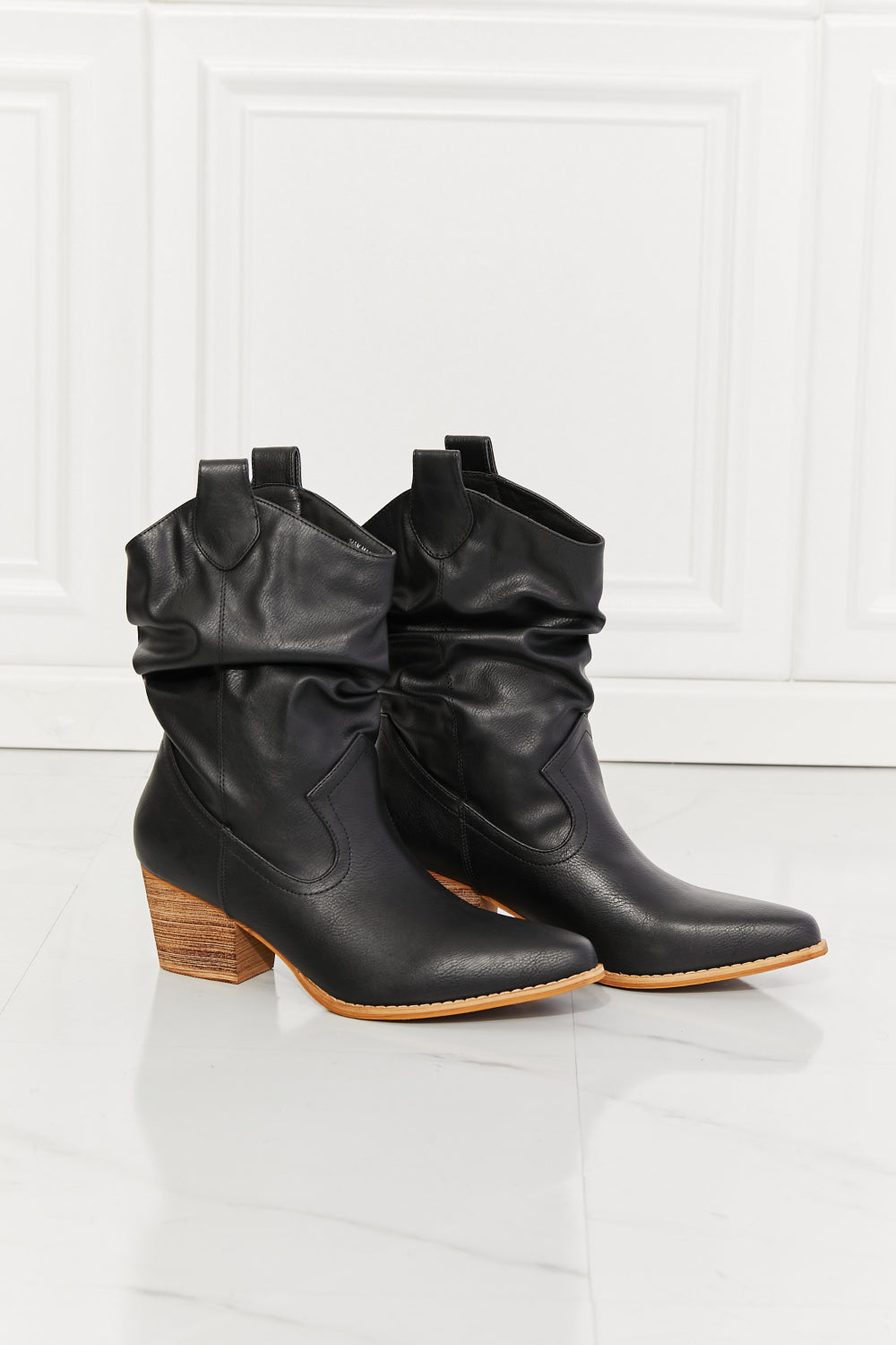 Stilla | Elegant og Detaljeret Støtte Støvle