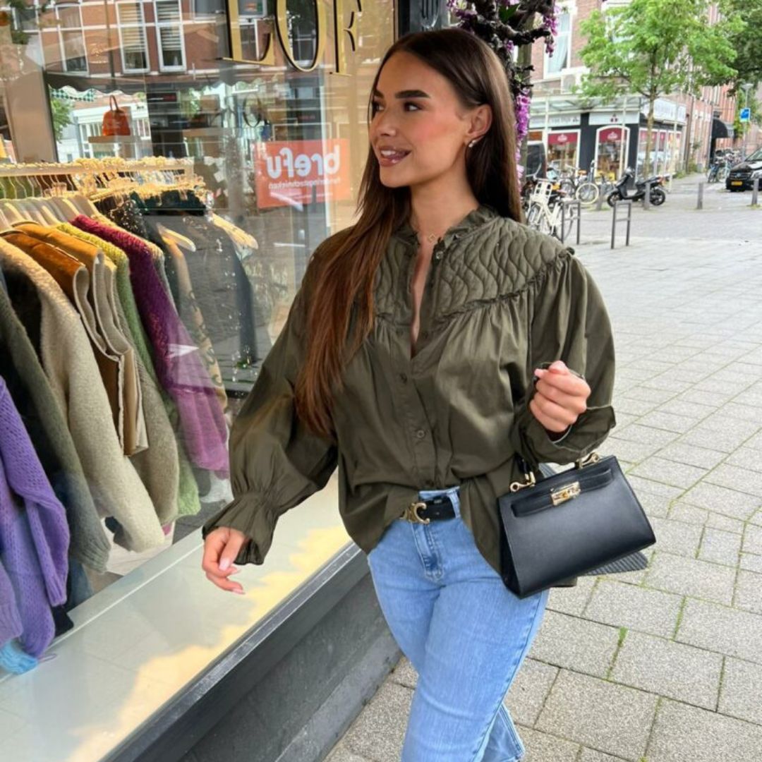 Stilla | Rynket skulderbluse med knapper Udsalg