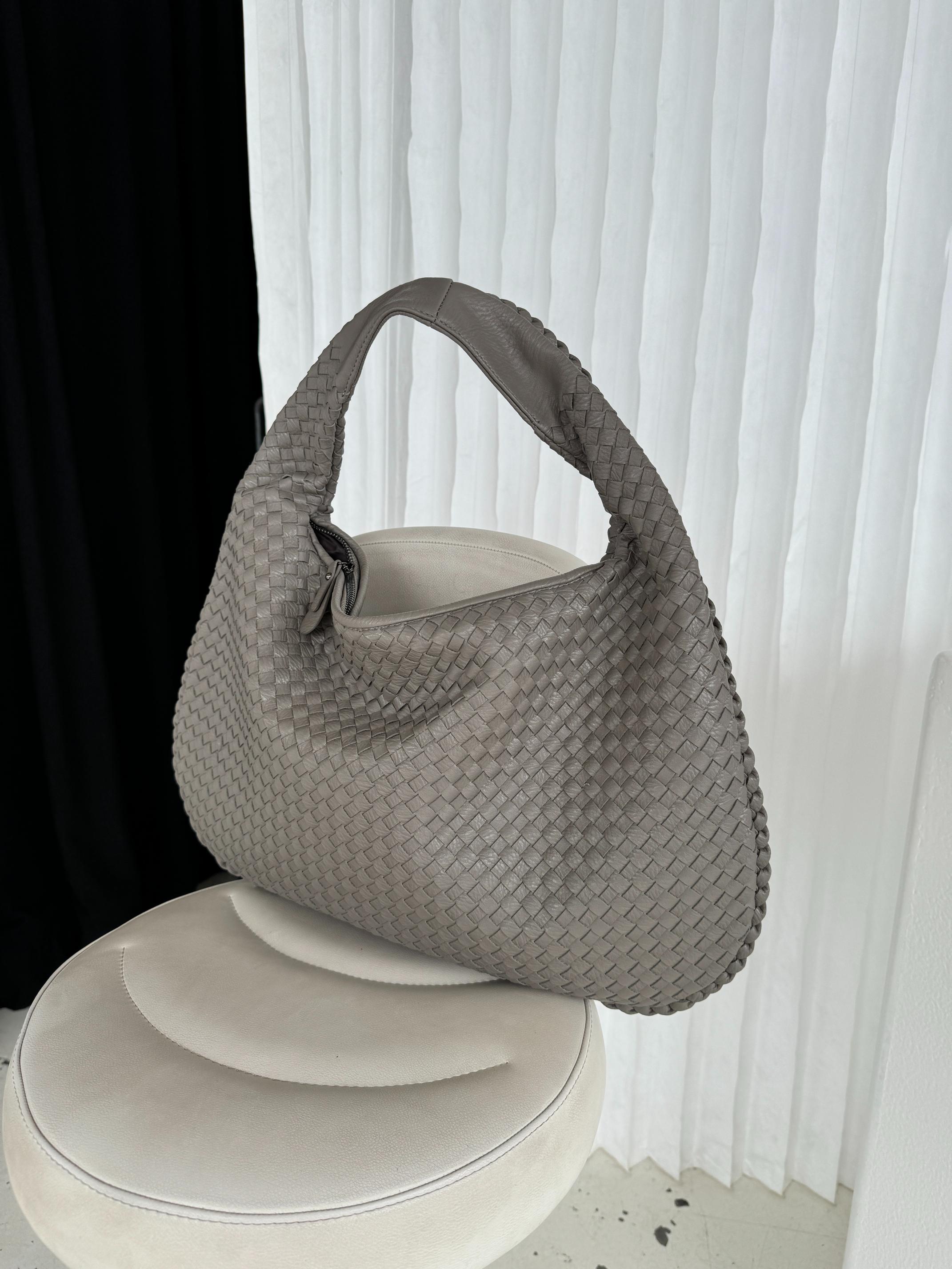 Stilla | Koksgrå Taske med Tidløst Design
