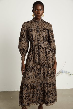 Stilla | Brun Mønster Print Midi Kjole Levere