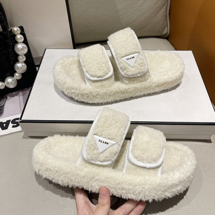 Stilla | Flad Plush Ensfarvet Velcro Sutsko