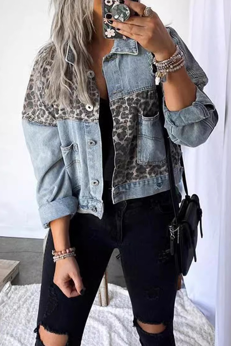 Stilla | Fritids overbeklædning med leopardmønster og kontrastfarvet, opkrøbet krave i patchwork look