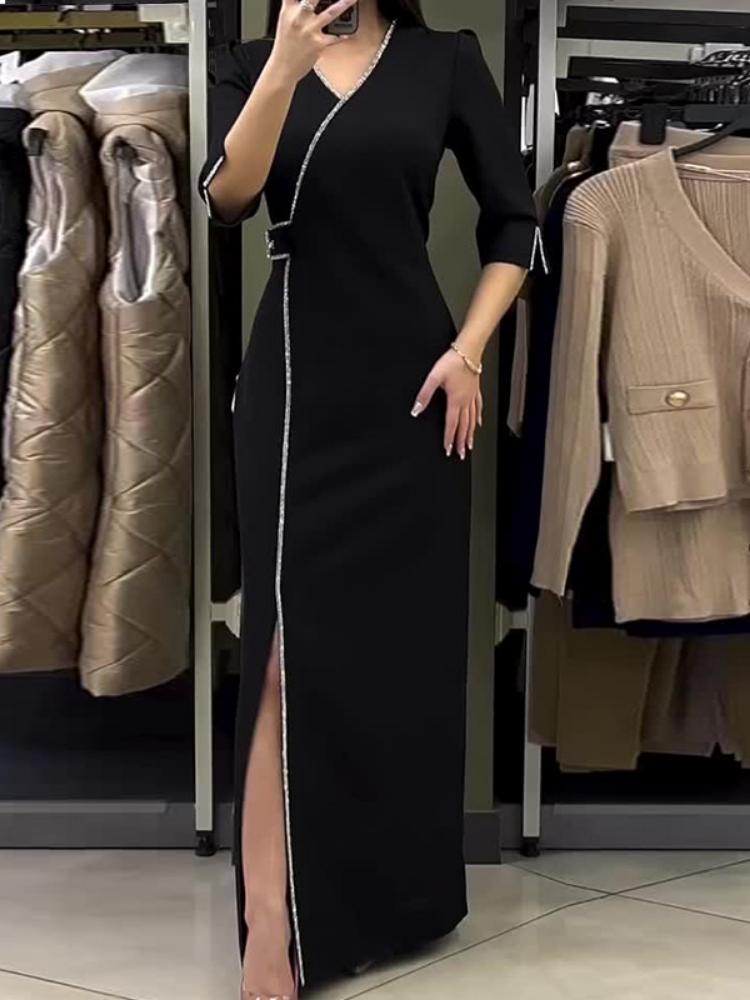 Stilla | Lang Sort Kjole Med Frynser Detaljer Og Elegant Broche Udsalg